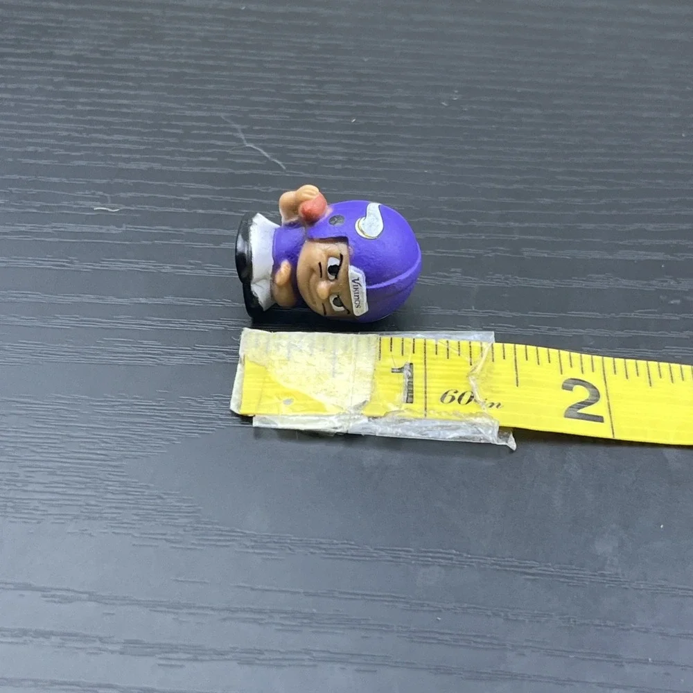 TeenyMates Legends Series 2 Minnesota Vikings NFL Mini Figure Party Animal